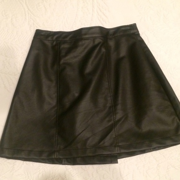 TULLE BLACK FAUX LEATHER SKIRT - Picture 3 of 3